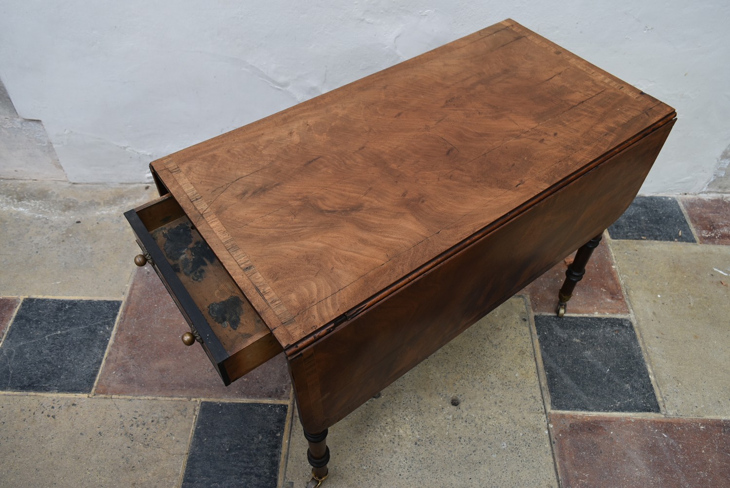 A Regency figured mahogany and rosewood crossbanded Pembroke table on ring turned tapering - Image 3 of 8