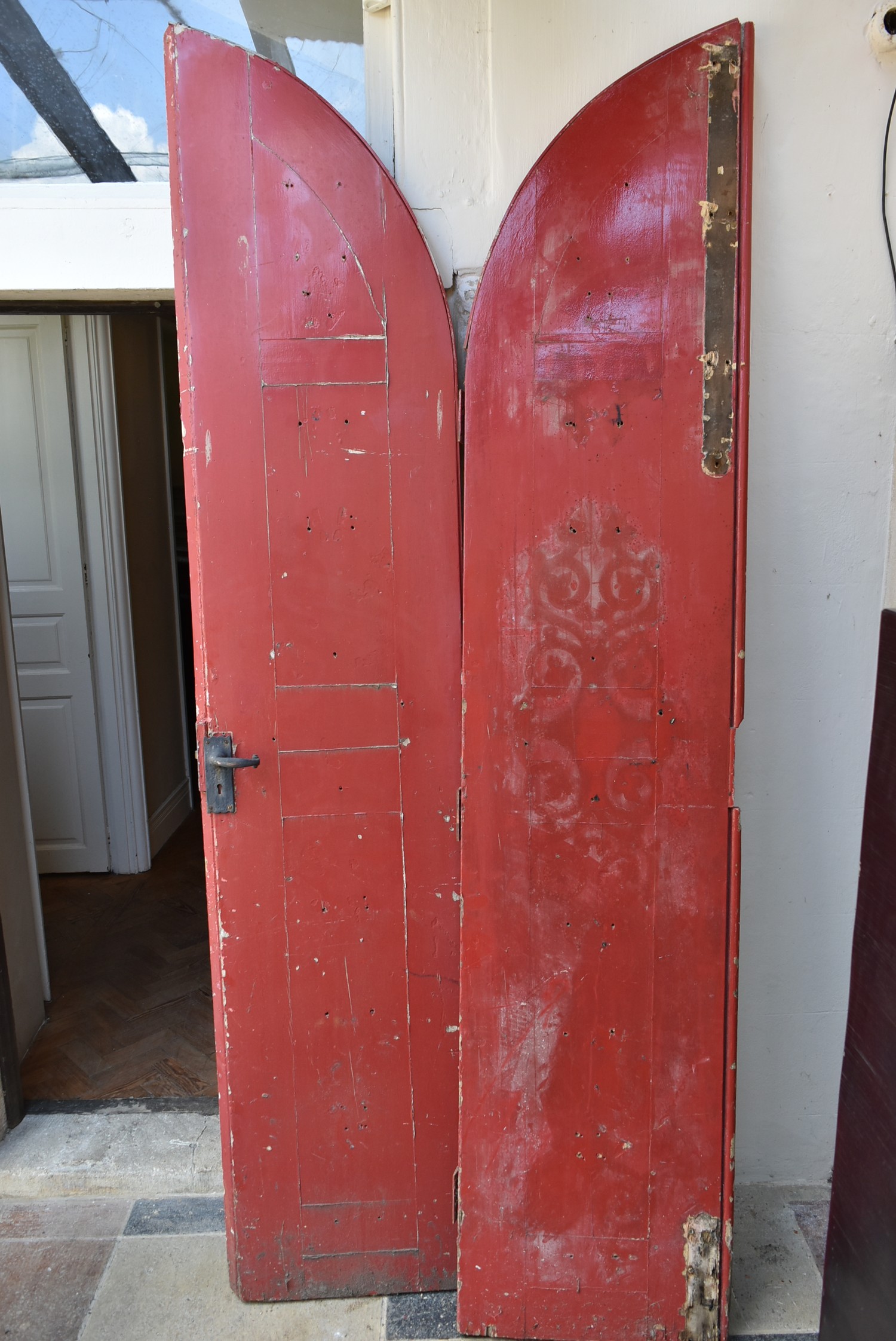 A pair of late 19th century arched and painted chapel doors with original iron handle. H.255xW.106cm - Image 2 of 4