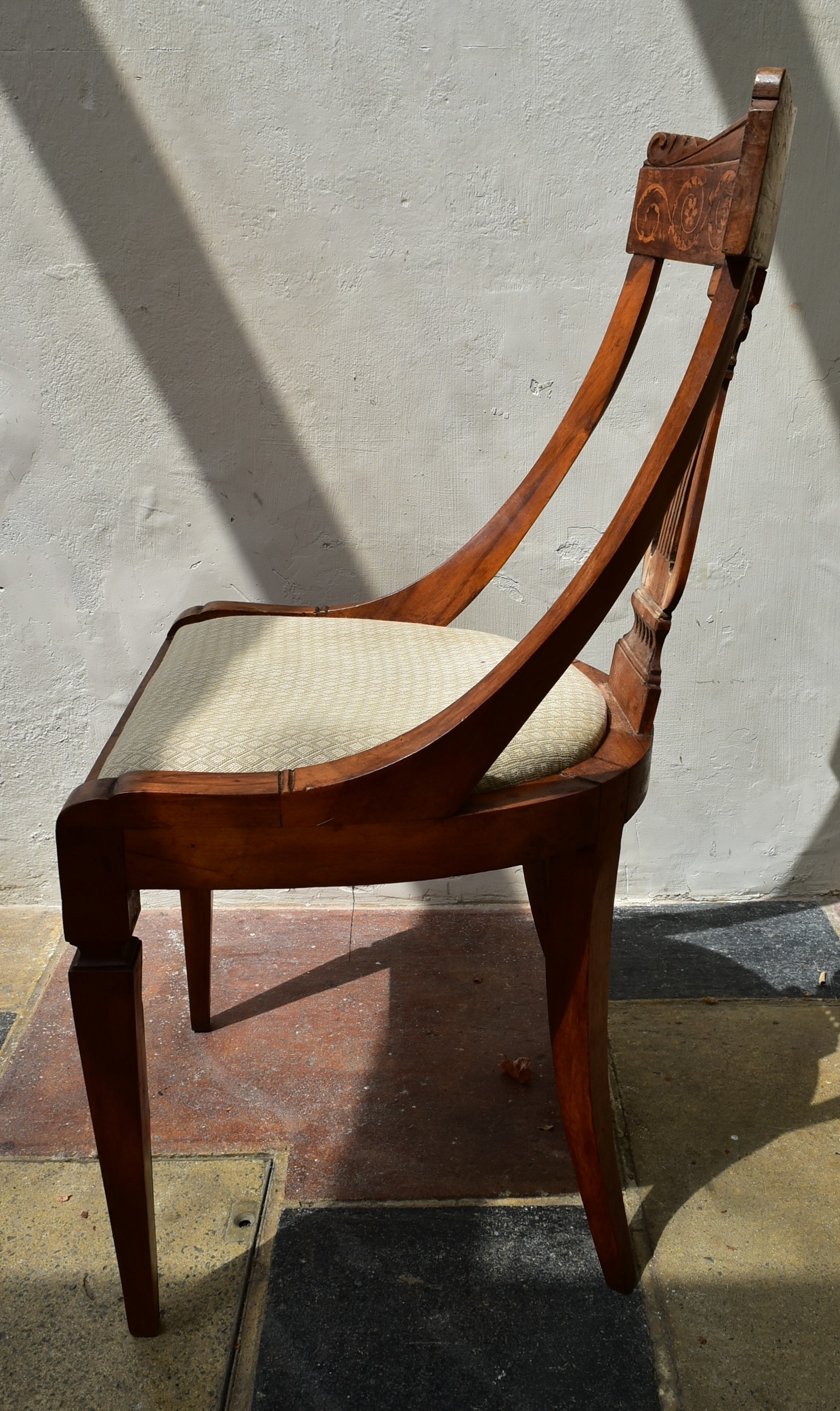 A pair of early 19th century walnut dining chairs with satinwood scroll inlay to the backrail and - Image 4 of 6