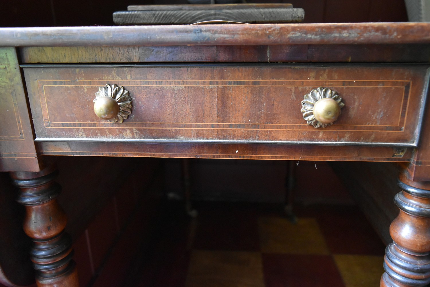 A Regency figured mahogany and rosewood crossbanded Pembroke table on ring turned tapering - Image 7 of 8