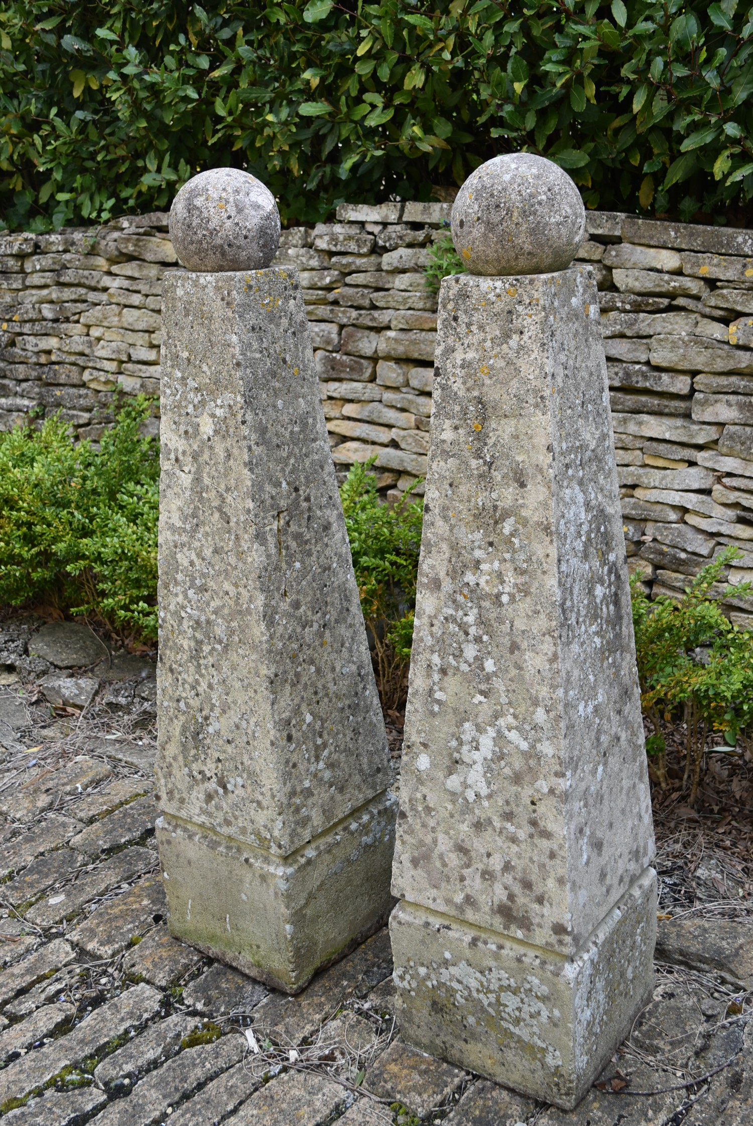 A pair of large weathered reconstituted stone garden obelisks topped with removable spheres. H.132cm - Image 2 of 7