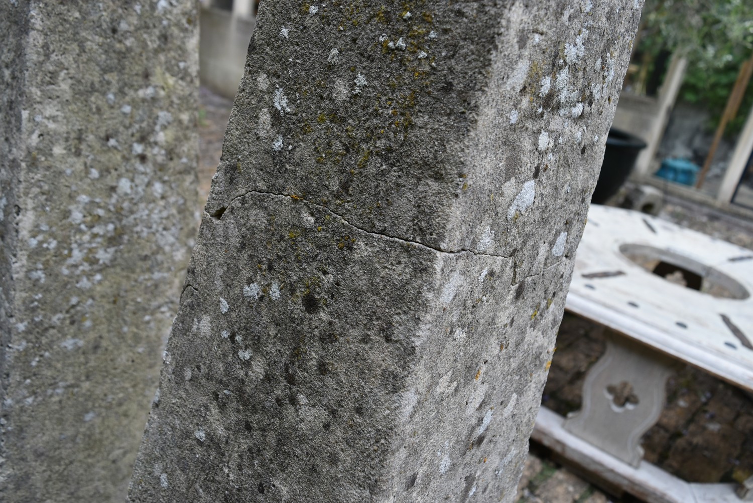 A pair of large weathered reconstituted stone garden obelisks topped with removable spheres. H.132cm - Image 6 of 7
