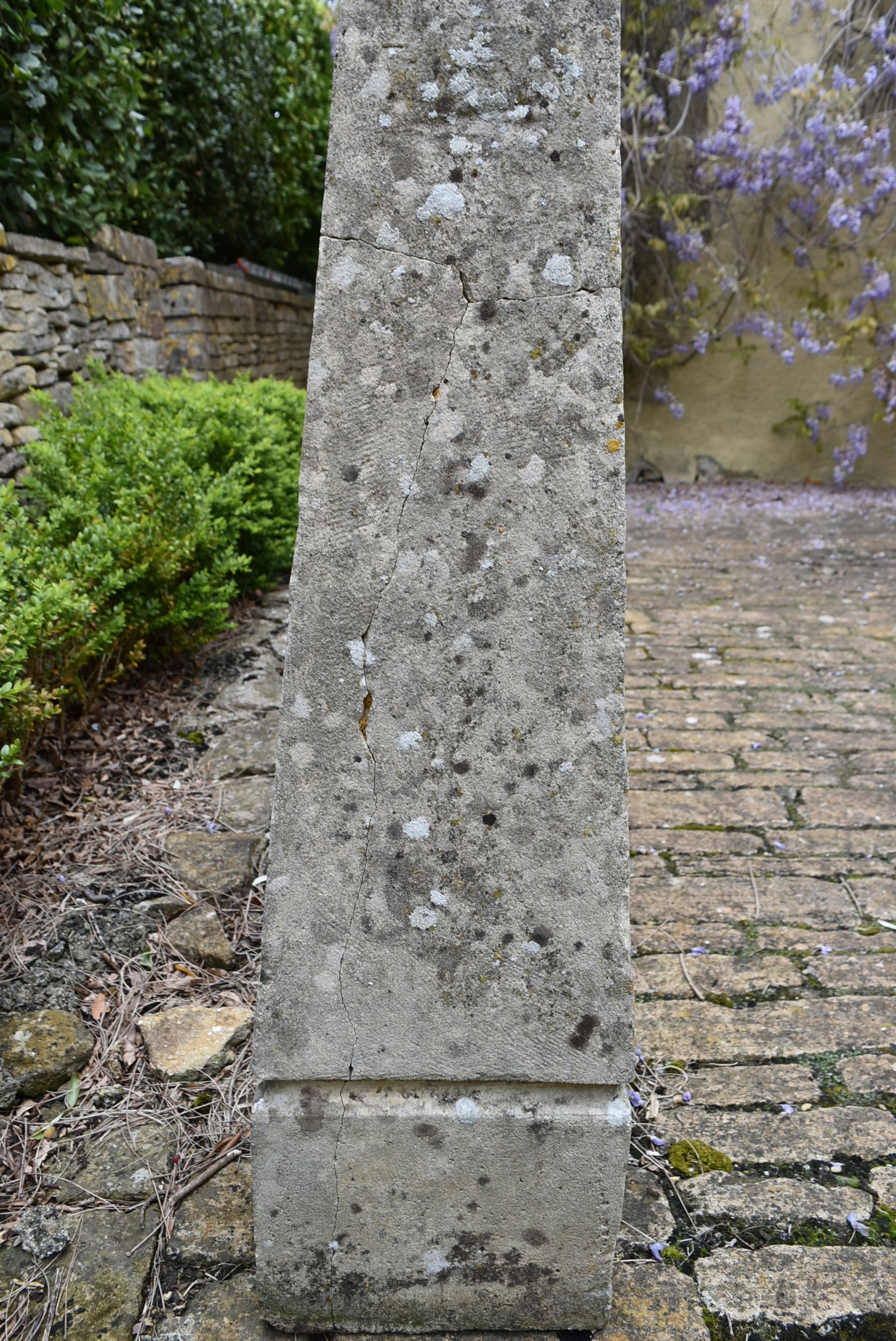 A pair of large weathered reconstituted stone garden obelisks topped with removable spheres. H.132cm - Image 7 of 7
