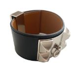 A Hermes Bracelet Collier de Chien black in swift leather with silver hardware. Includes Box. Size