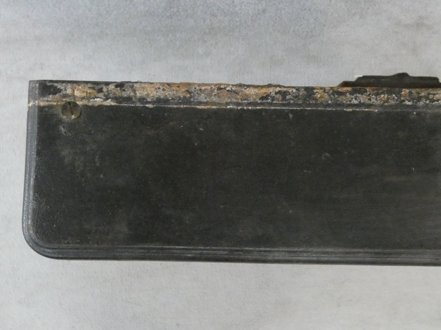 An ornately cast 19th century iron fire surround, mantel shelf and insert with grate on marble - Image 12 of 12