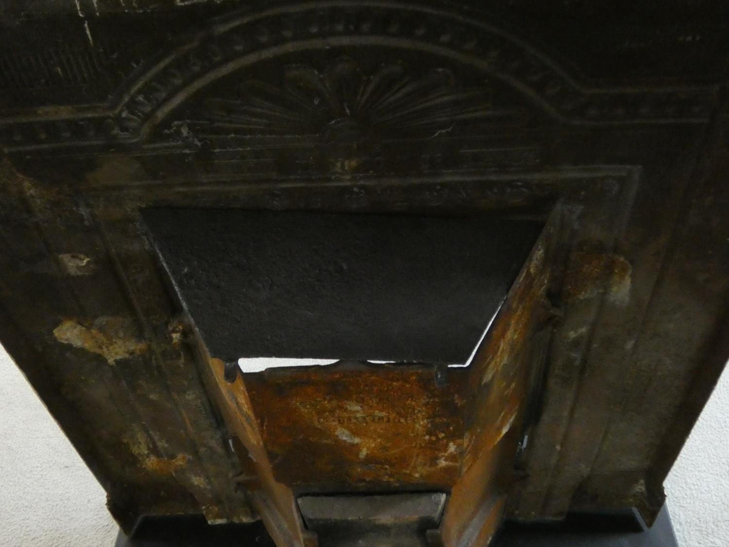 An ornately cast 19th century iron fire surround, mantel shelf and insert with grate on marble - Image 8 of 12
