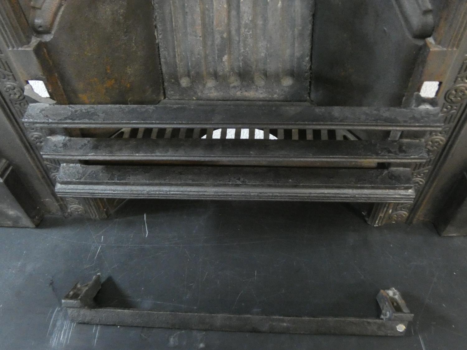 An ornately cast 19th century iron fire surround, mantel shelf and insert with grate on marble - Image 10 of 12