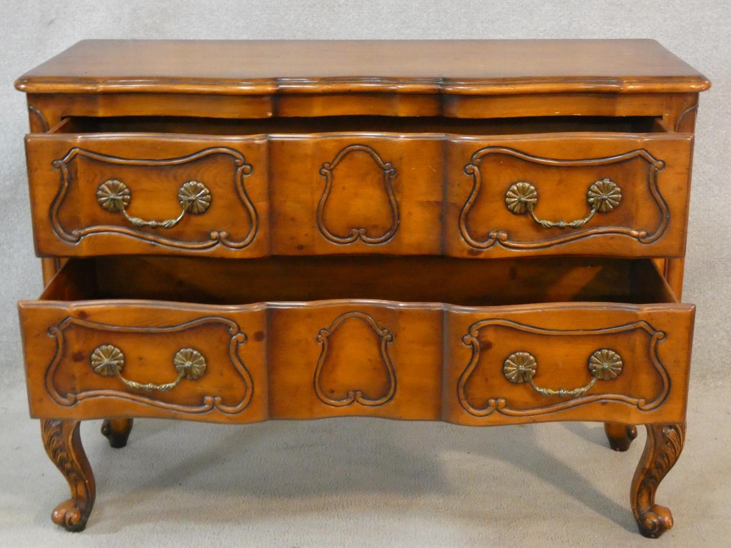 A French provincial chestnut two drawer commode on carved cabriole supports. H.87 W.117 D.48cm - Image 2 of 5