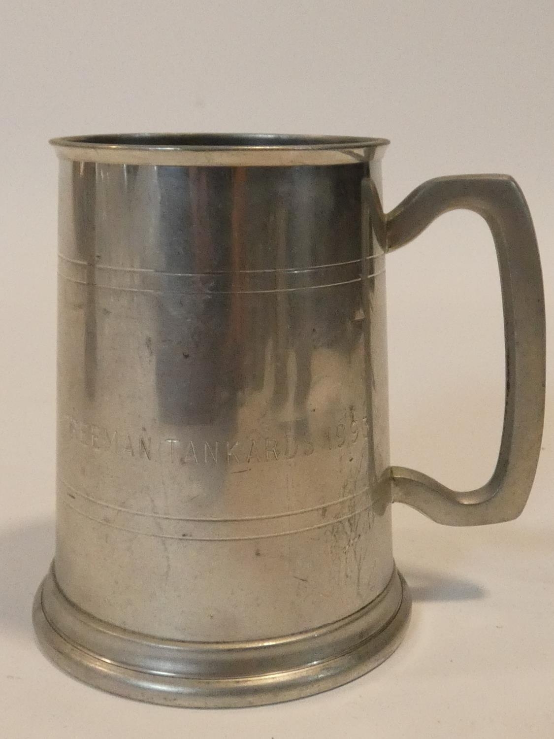 A miscellaneous collection of five 19th century and later pewter and copper tankards. H.13cm - Image 10 of 15