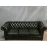 A three seater Chesterfield sofa in buttoned leather upholstery. H.70 L.200 D.85cm