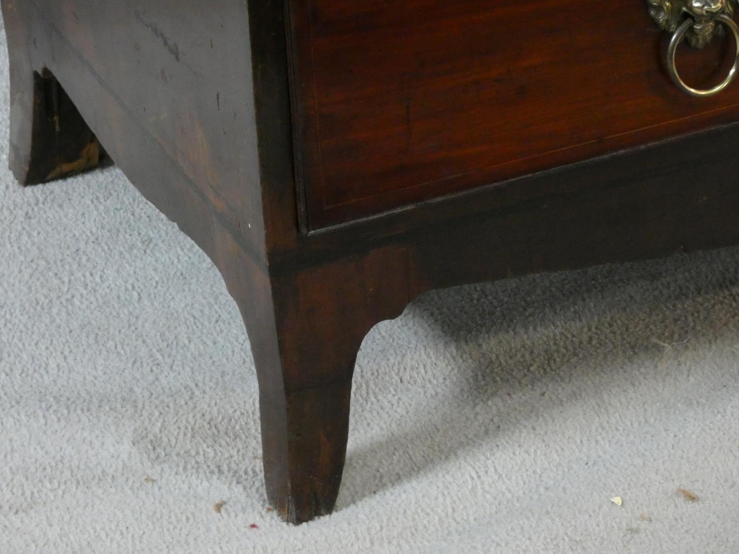 A Regency mahogany linen press with stepped dentil cornice above panel doors enclosing interior - Image 5 of 5