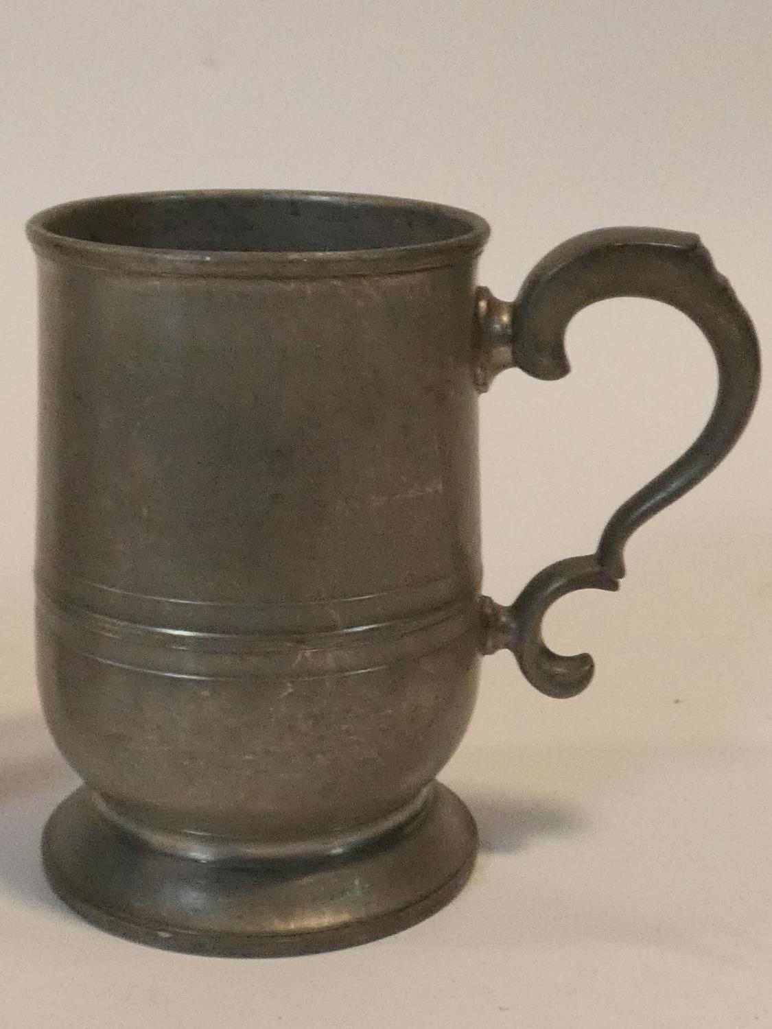 A miscellaneous collection of five 19th century and later pewter and copper tankards. H.13cm - Image 5 of 15