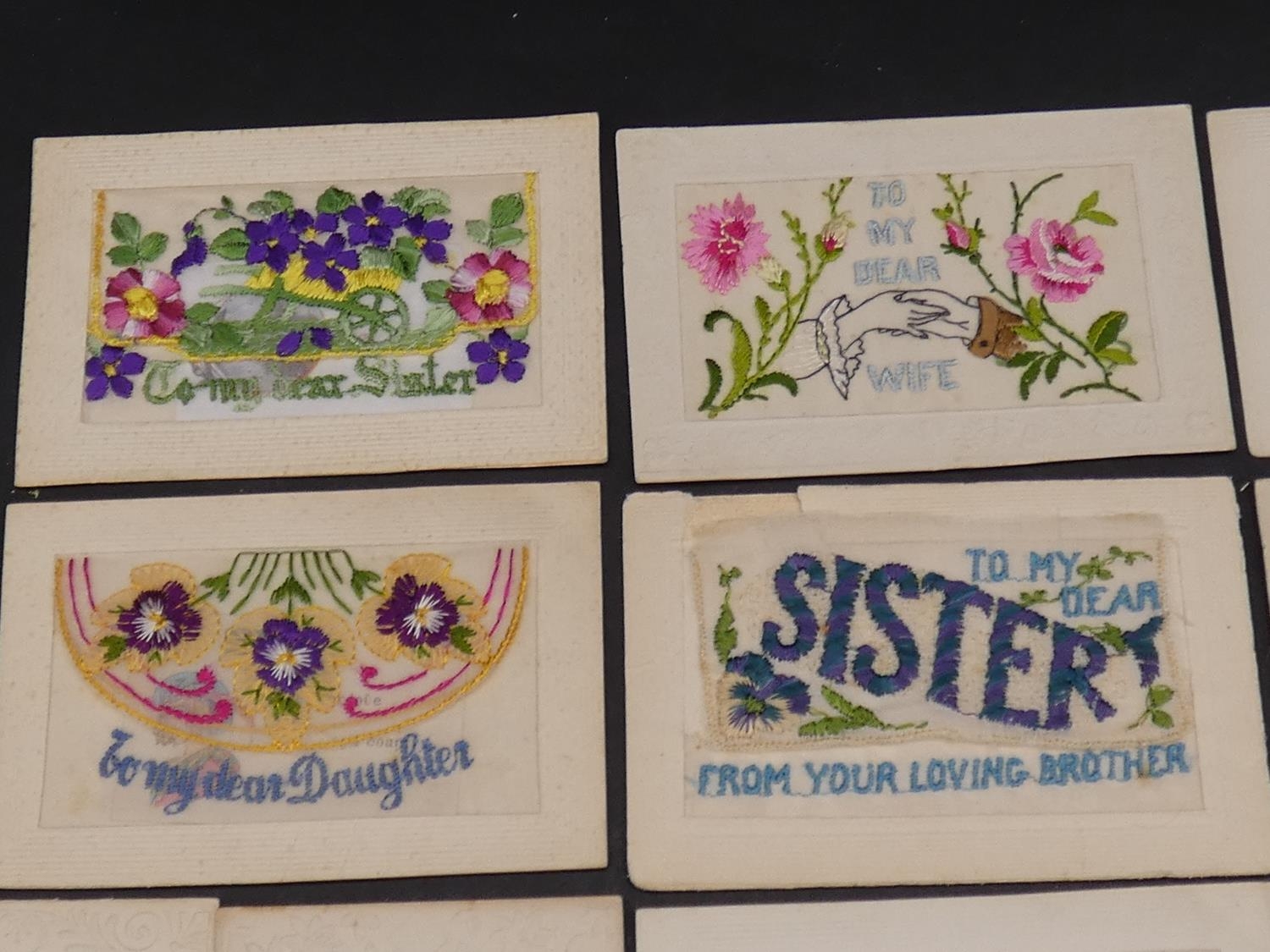 A collection of twenty three silk hand embroidered WW1 souvenir postcards. Some as envelopes with - Image 5 of 11