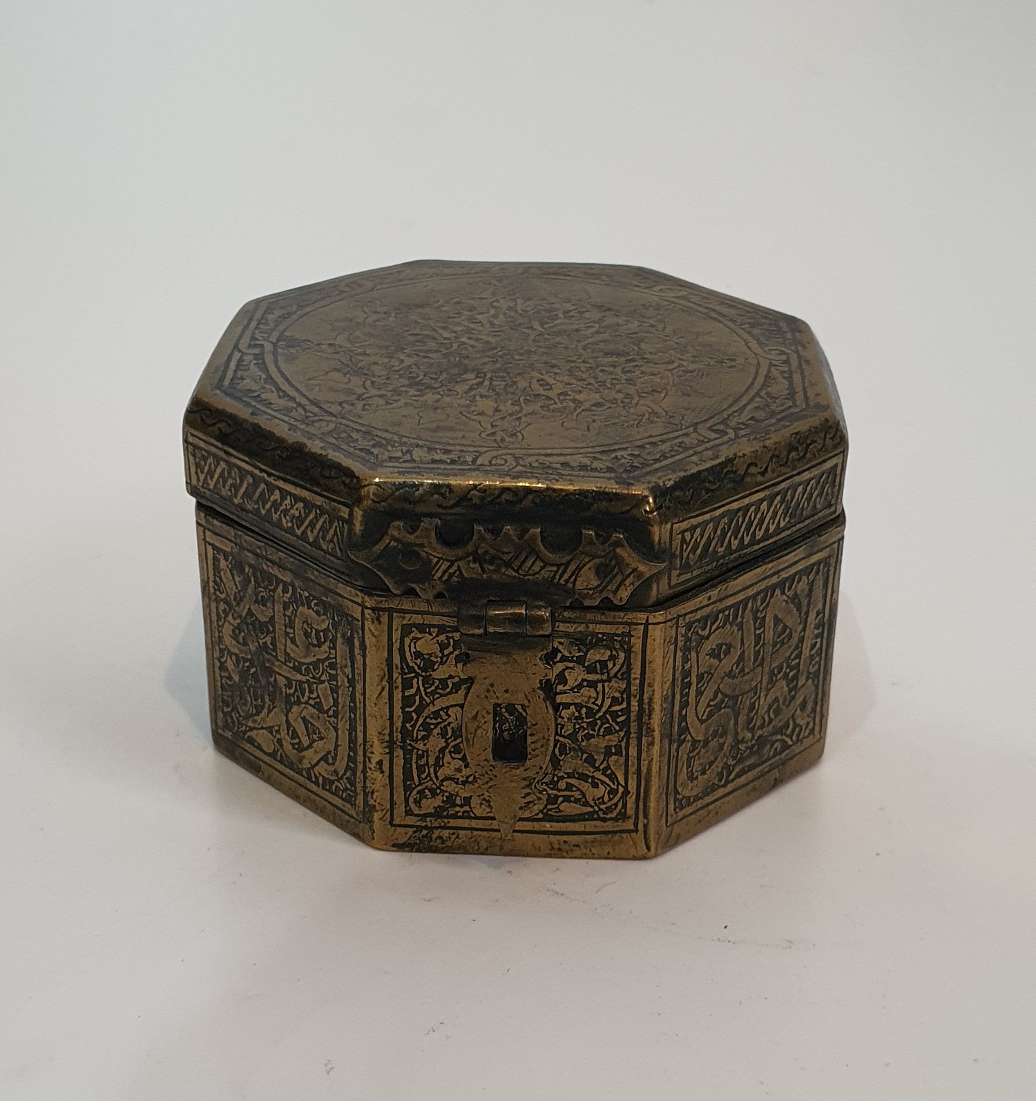 An Islamic hinged brass box with clasp engraved with a stylised calligraphy design along with two - Image 6 of 6