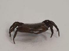 A Japanese bronze sculpture of a crab. Realistically modelled. H.10.5cm