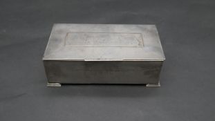 An Art Deco cedar lined two compartment engine decorated silver cigarette box. Hallmarked: HA for