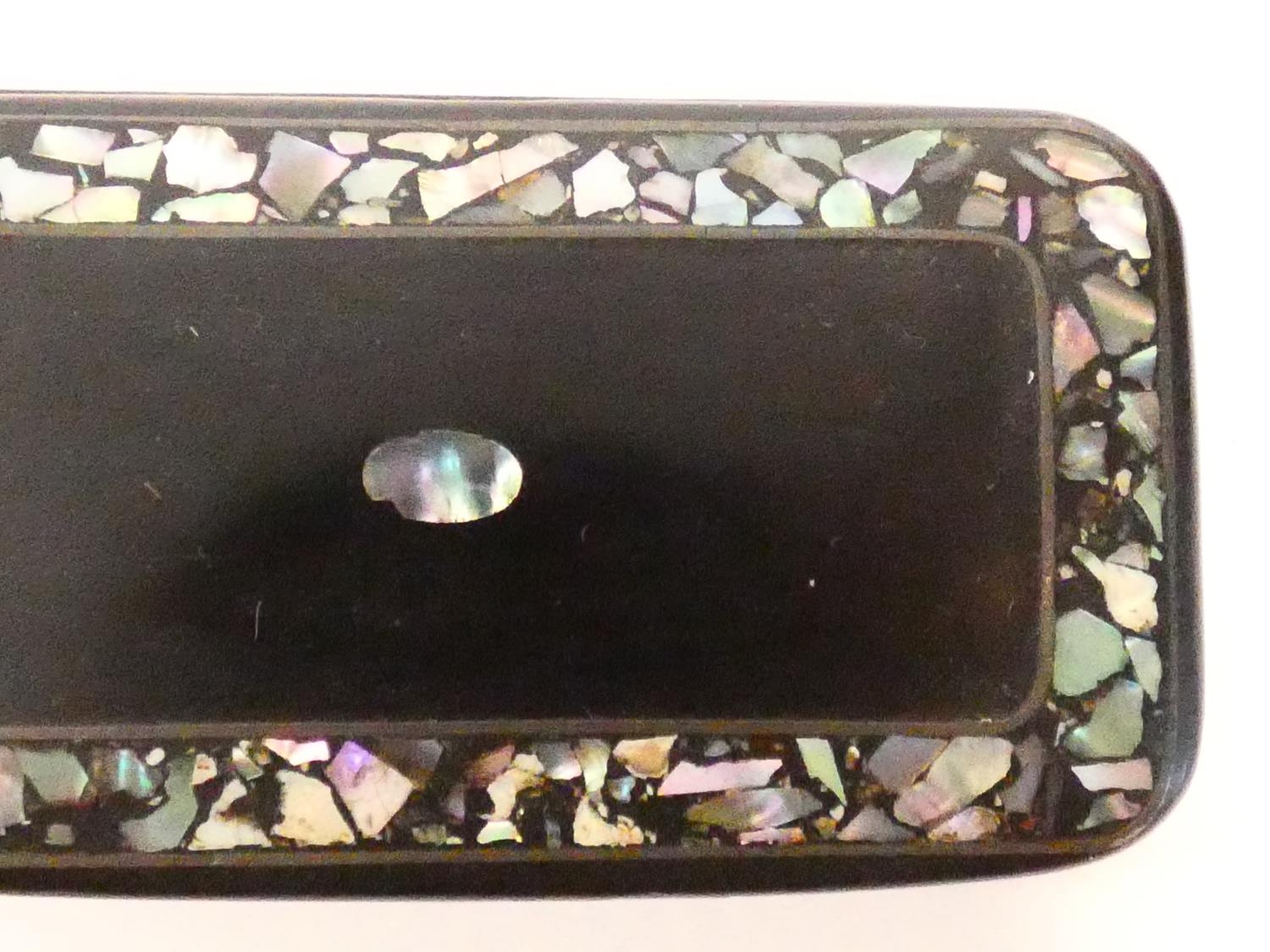 Two Victorian black papier-mâché snuff boxes inlaid with chips of abalone shell, and a shell border. - Image 4 of 7