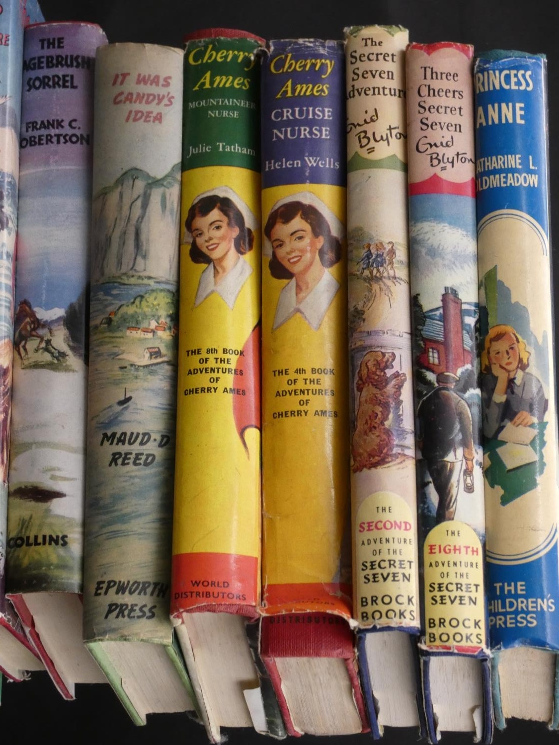 A collection of forty vintage books to include children's adventure stories, a selection of 50's - Image 4 of 11