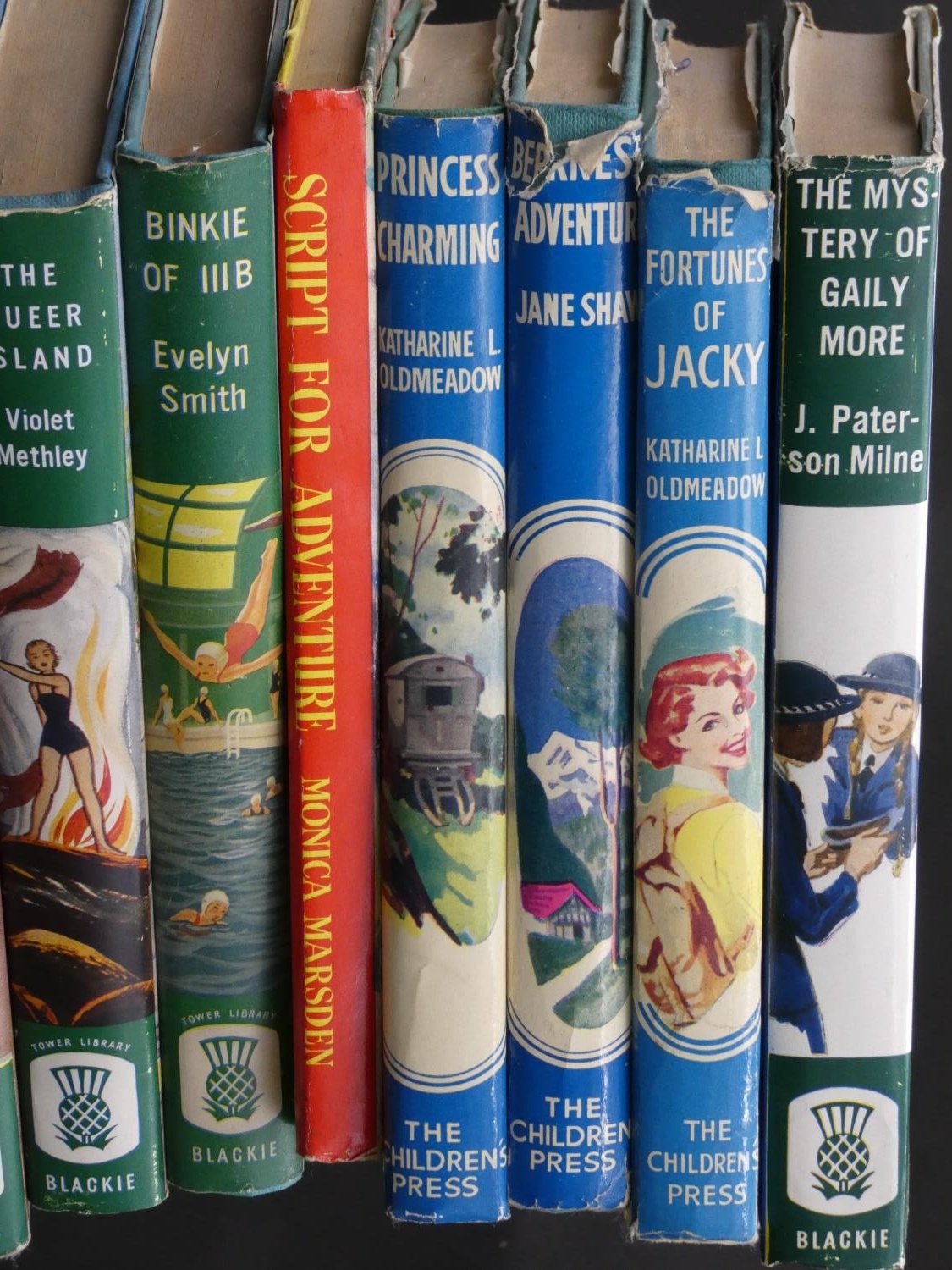 A collection of forty vintage books to include children's adventure stories, a selection of 50's - Image 2 of 11
