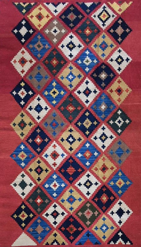 A Persian Kashkai Kilim with repeating diamond pattern on a blush field within geometric borders. - Image 2 of 4