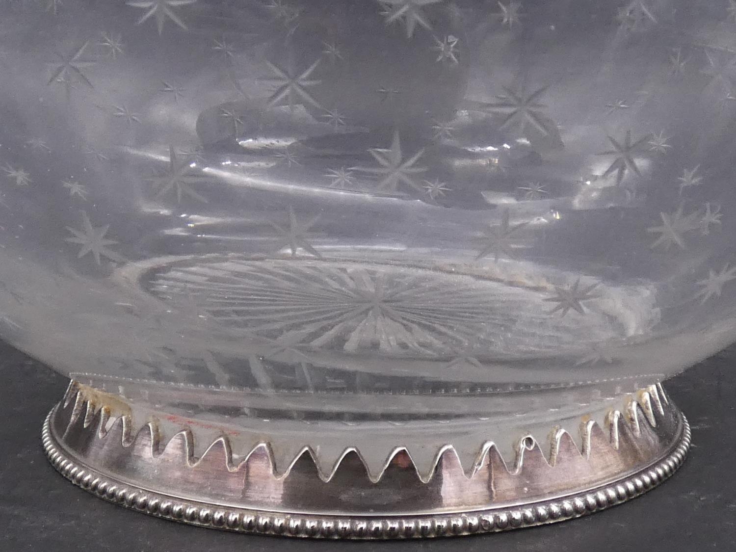 A silver plated and cut glass claret jug with repousse detailing. The glass jug has an engraved star - Image 6 of 8