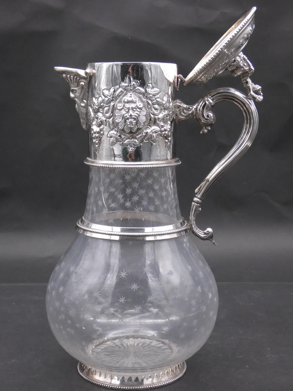 A silver plated and cut glass claret jug with repousse detailing. The glass jug has an engraved star - Image 8 of 8