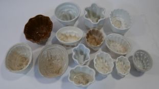 A collection of fourteen ceramic/stoneware jelly moulds. Some with floral designs. D.20cm (Largest)