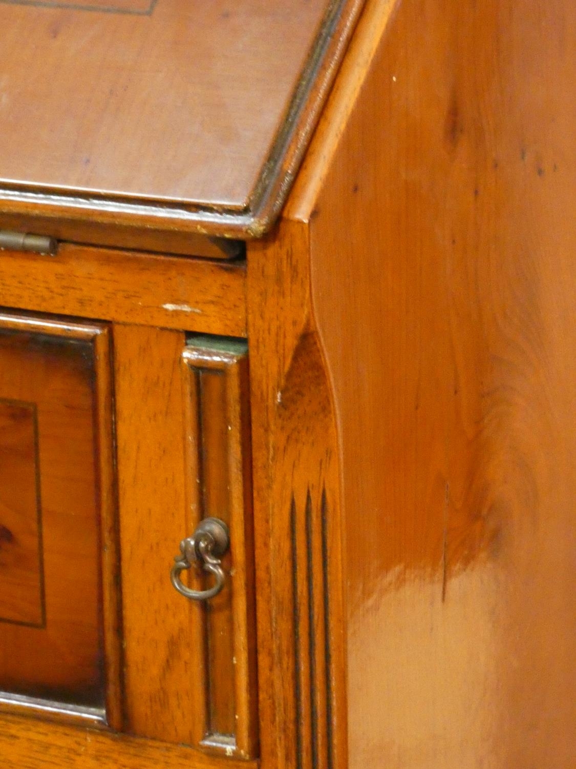 A Georgian style yew and crossbanded fitted bureau. H.100 W.51 D.47cm - Image 7 of 8