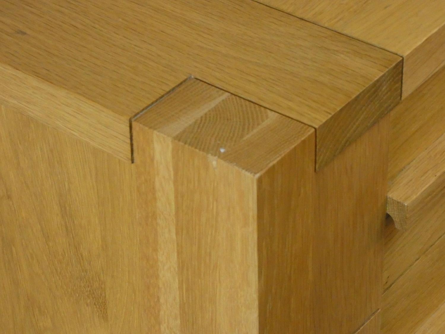 A contemporary pegged and jointed oak chest of four long drawers. H.88 W.90 D.46cm - Image 3 of 4