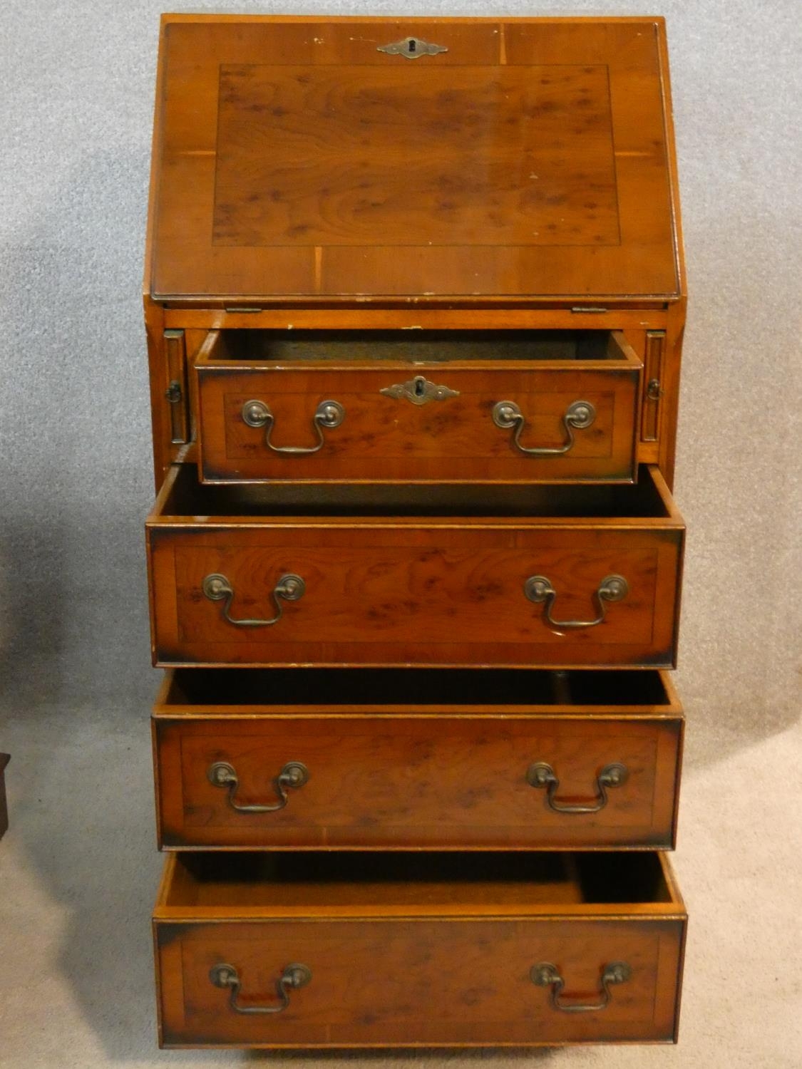 A Georgian style yew and crossbanded fitted bureau. H.100 W.51 D.47cm - Image 3 of 8