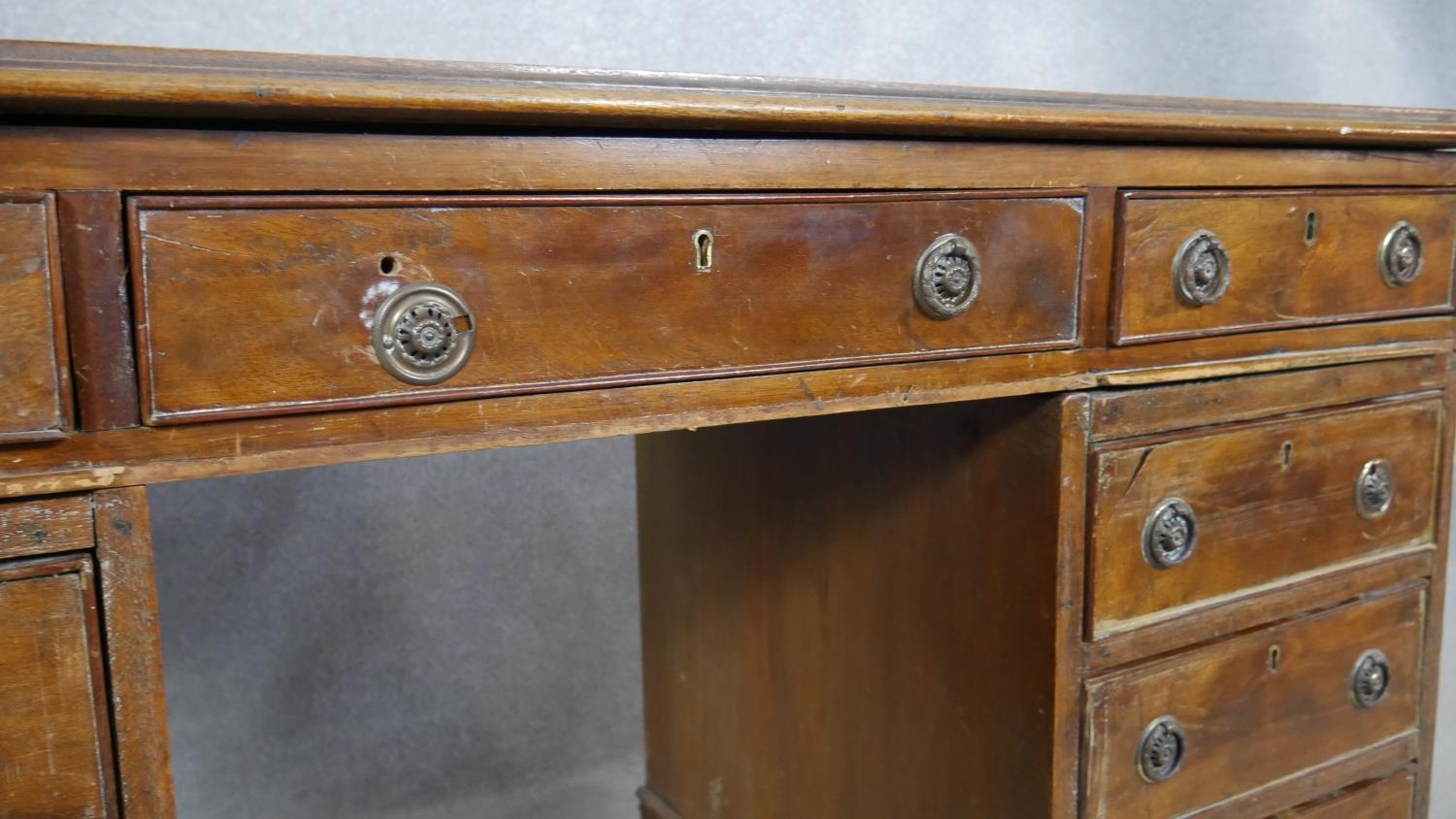 A 19th century mahogany three section pedestal desk with inset leather top resting on bracket - Image 6 of 9