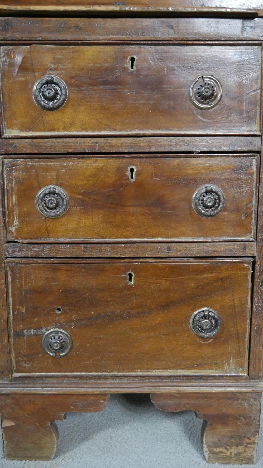 A 19th century mahogany three section pedestal desk with inset leather top resting on bracket - Image 7 of 9