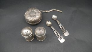 A Goring repousse design silver cased yoyo, Continental silver salt and pepper shakers and a pair of