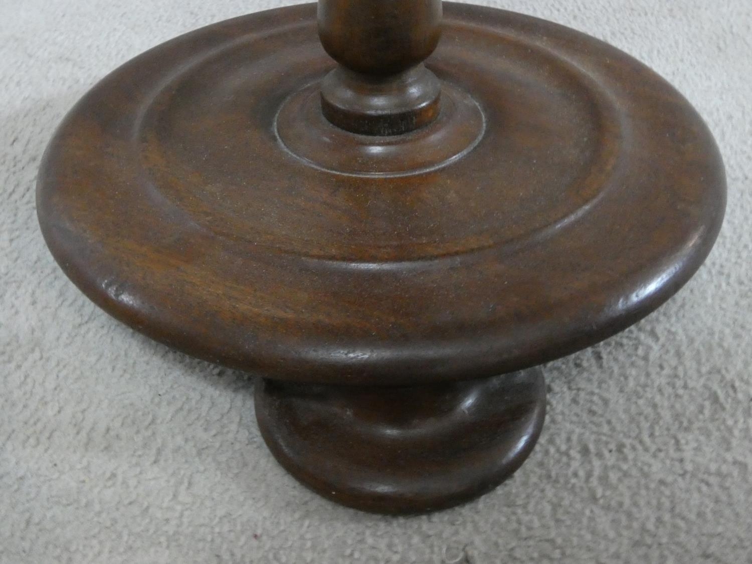 A Victorian mahogany lamp table on bobbin turned column on platform base. H.65 L.43 W.43cm - Image 3 of 6