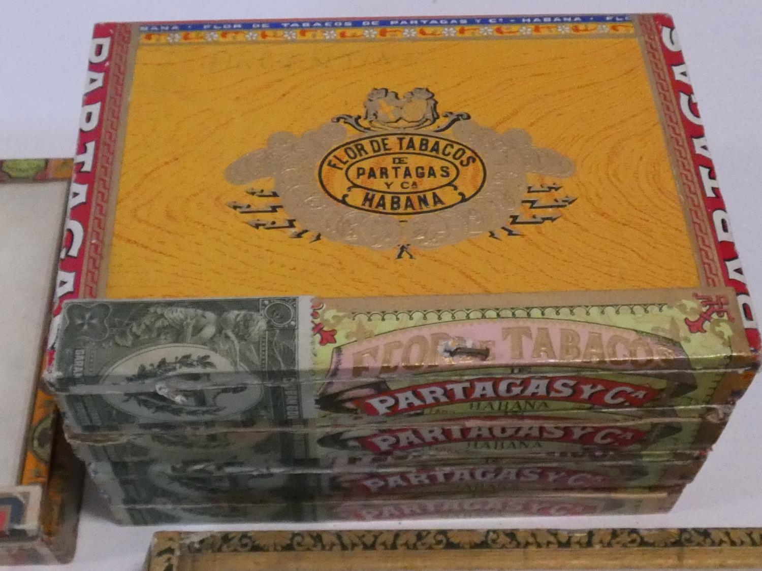 A miscellaneous collection of thirteen vintage Cuban cigar boxes, various brands. H.8 L.15 W.21cm - Image 15 of 16