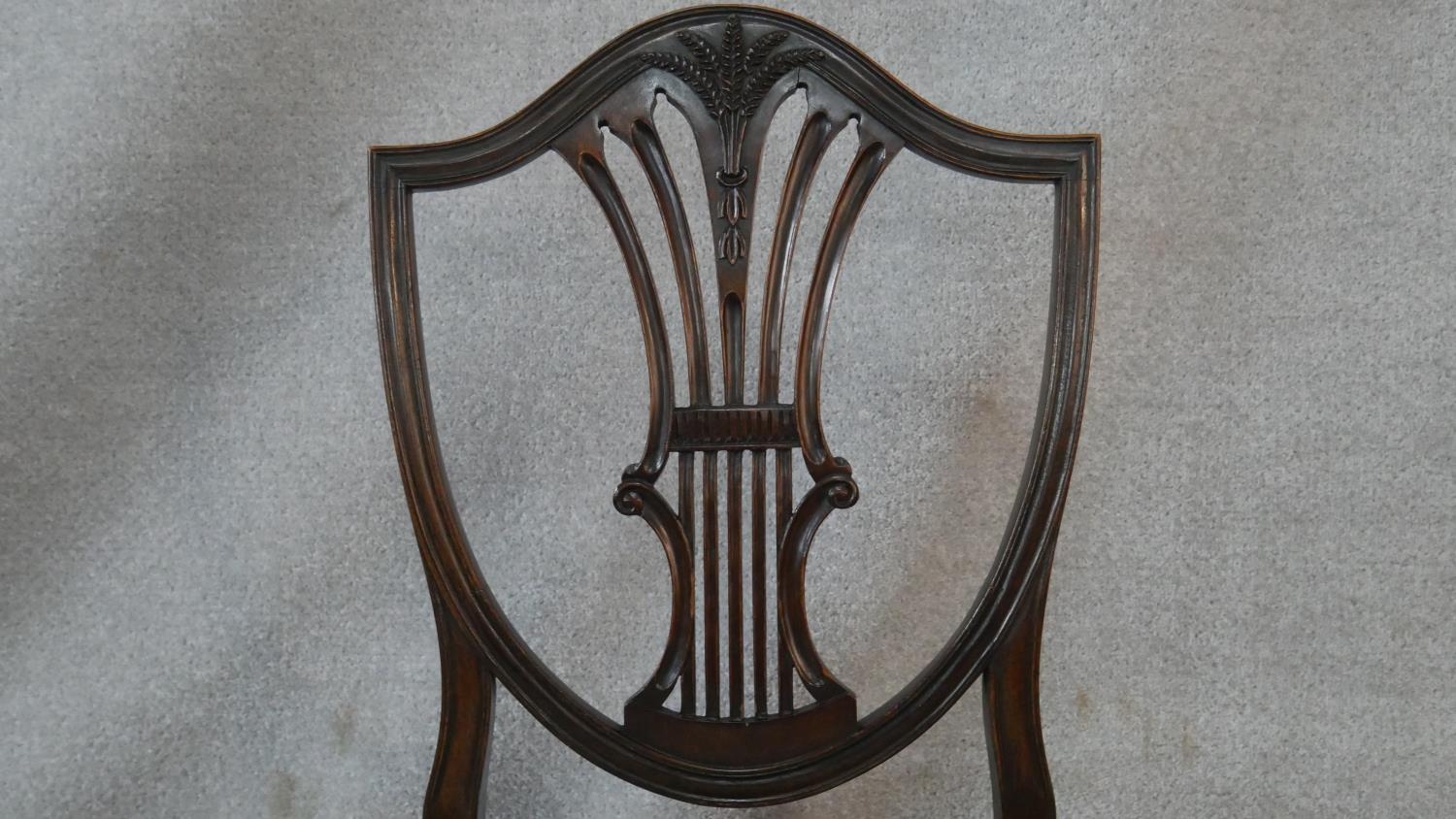 A set of eight Hepplewhite style mahogany shield back dining chairs with drop in seats on square - Image 7 of 9