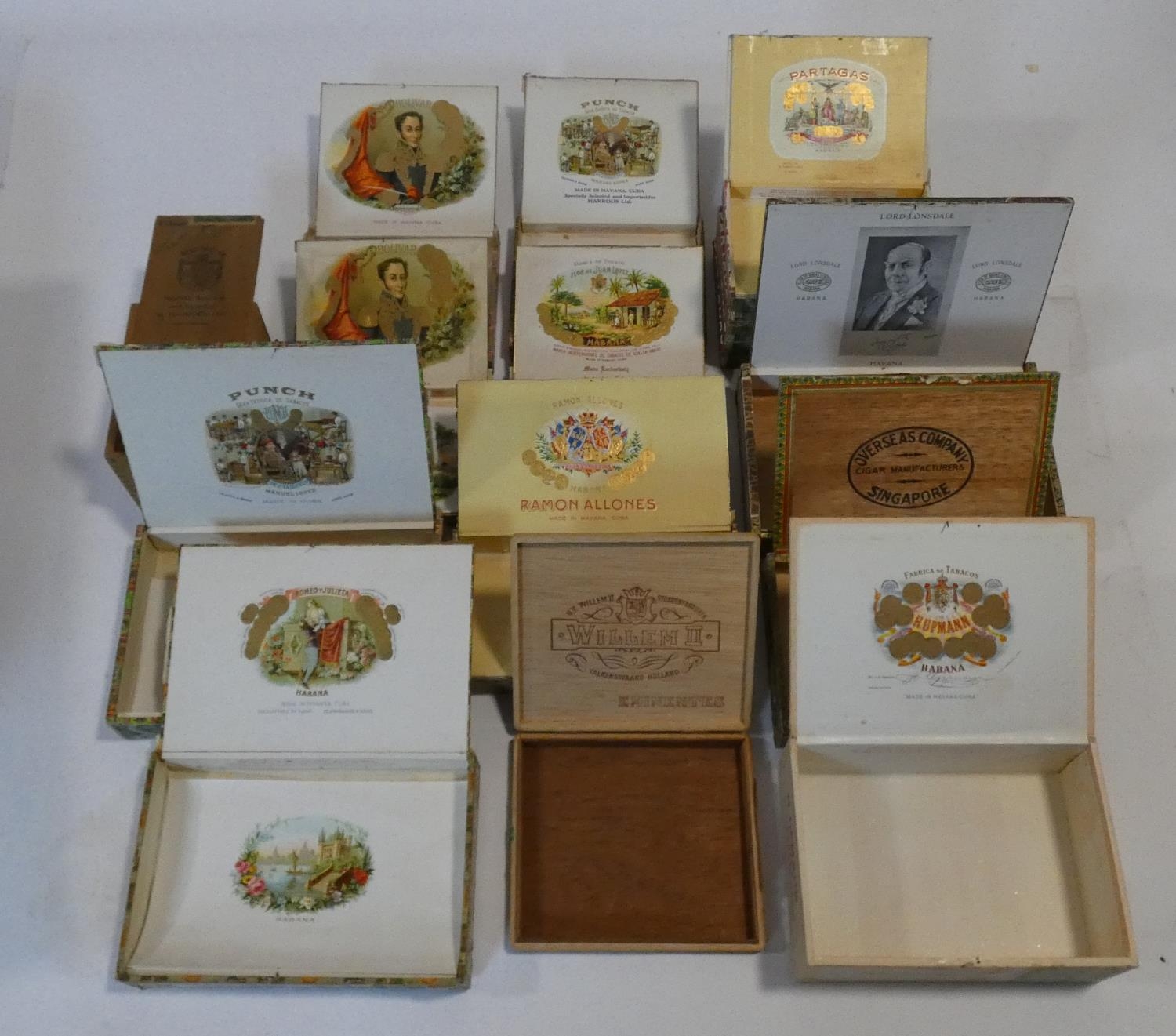 A miscellaneous collection of thirteen vintage Cuban cigar boxes, various brands. H.8 L.15 W.21cm - Image 2 of 16
