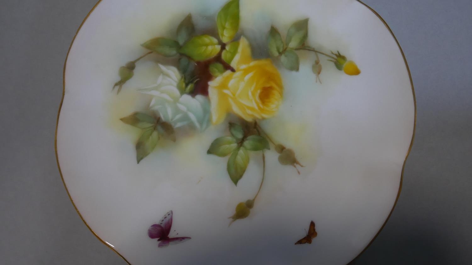 An antique Hadley Roses Royal Worcester hand painted cake set. Including six plates and two - Image 12 of 17