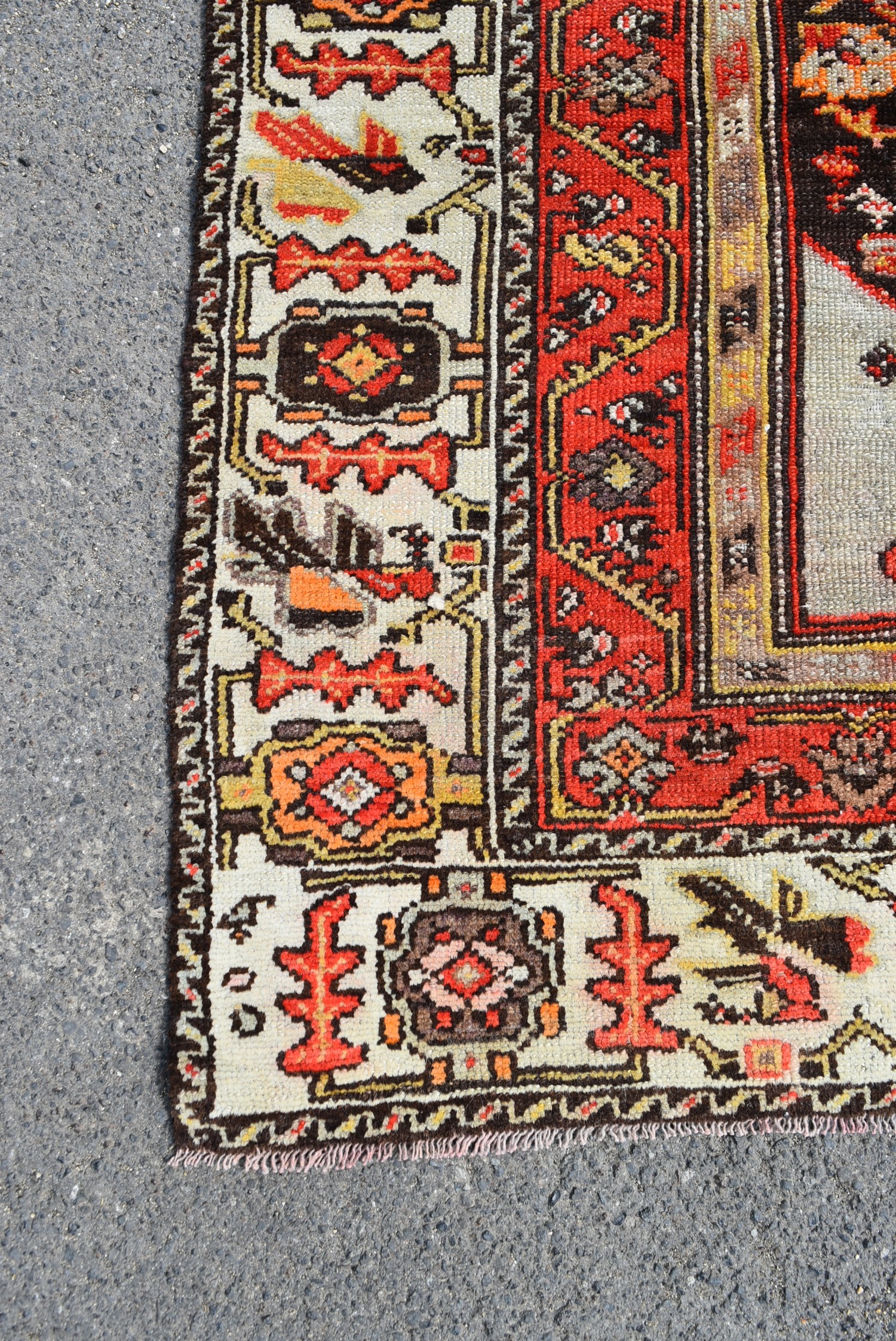 An antique Persian Malayer carpet with central hooked pole medallion on a stylised floral field - Image 4 of 6