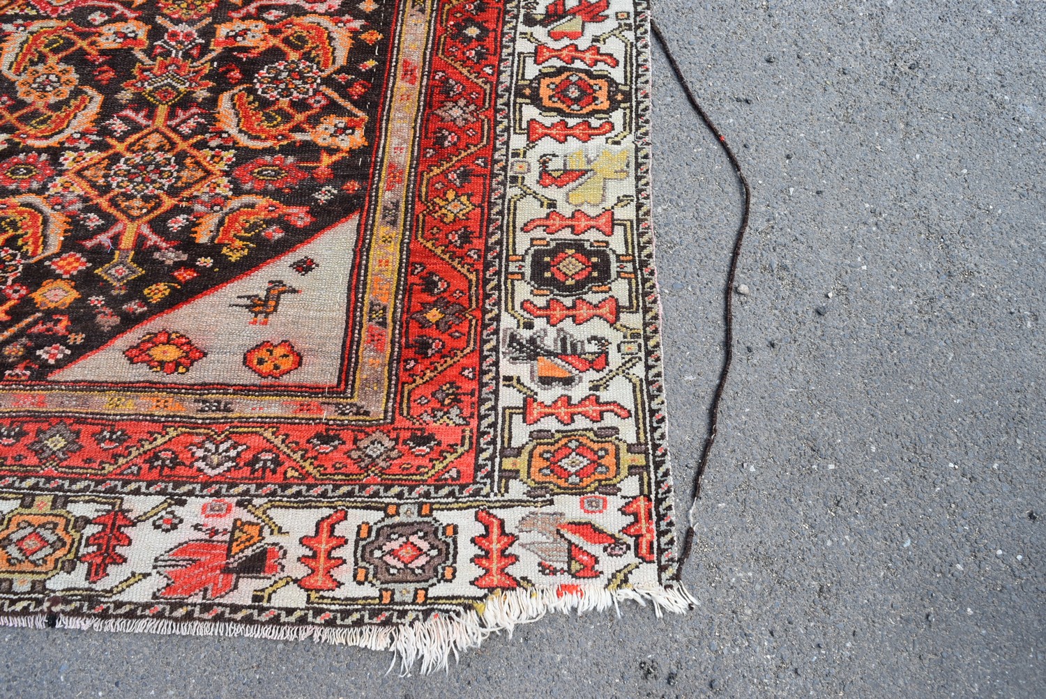 An antique Persian Malayer carpet with central hooked pole medallion on a stylised floral field - Image 6 of 6