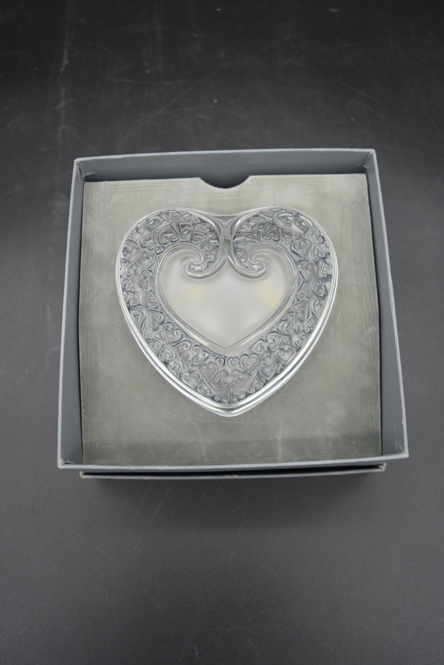 A boxed French Lalique heart shaped lidded frosted glass trinket box. Signed to base. With - Image 5 of 6