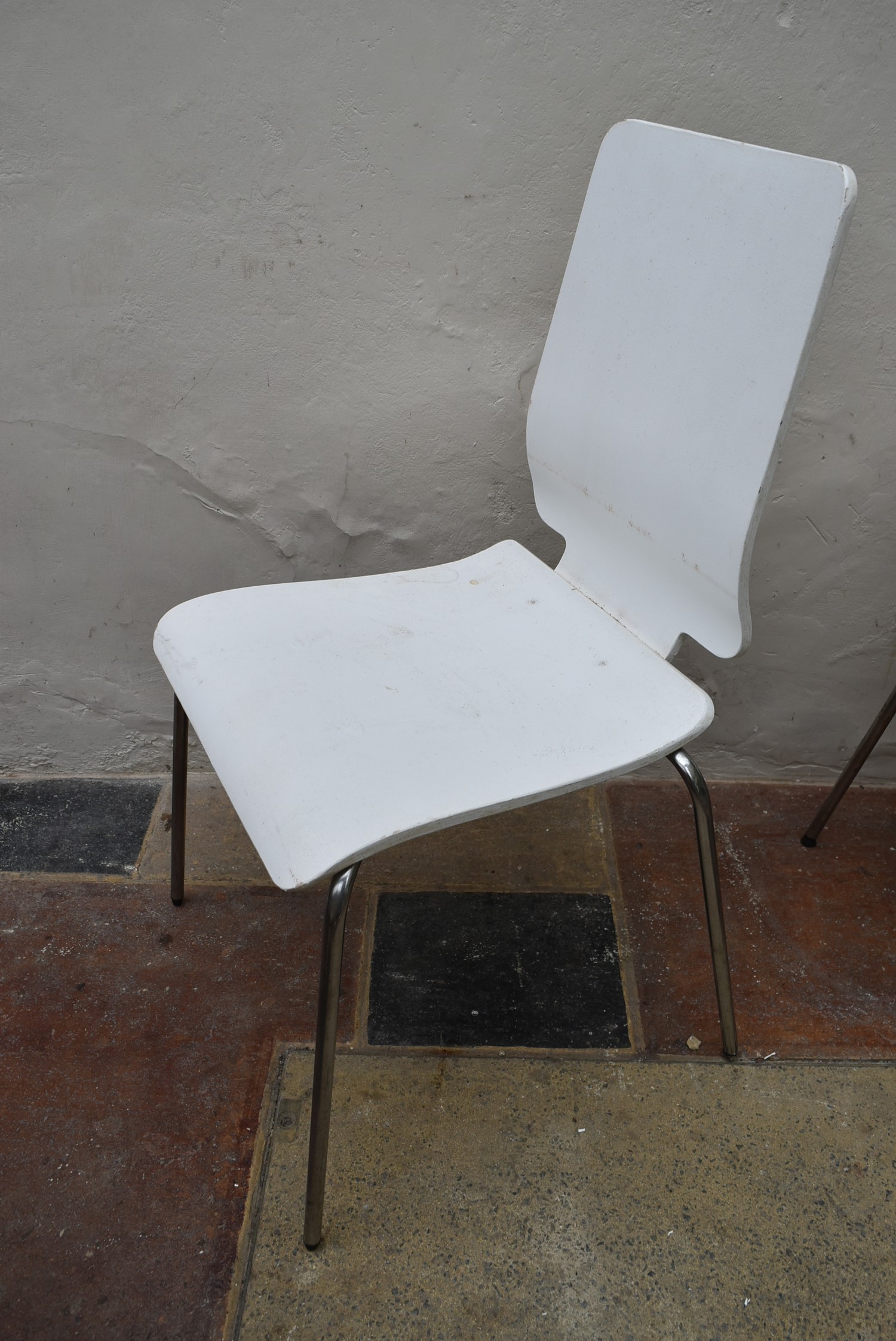 A set of six painted laminated dining chairs on tubular chrome bases. H.90 W.42cm - Image 5 of 6