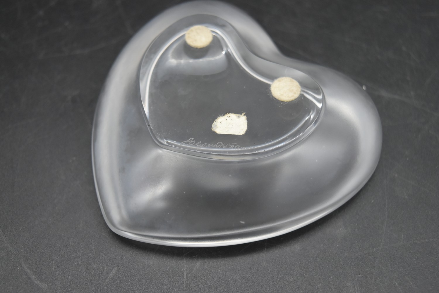 A boxed French Lalique heart shaped lidded frosted glass trinket box. Signed to base. With - Image 4 of 6