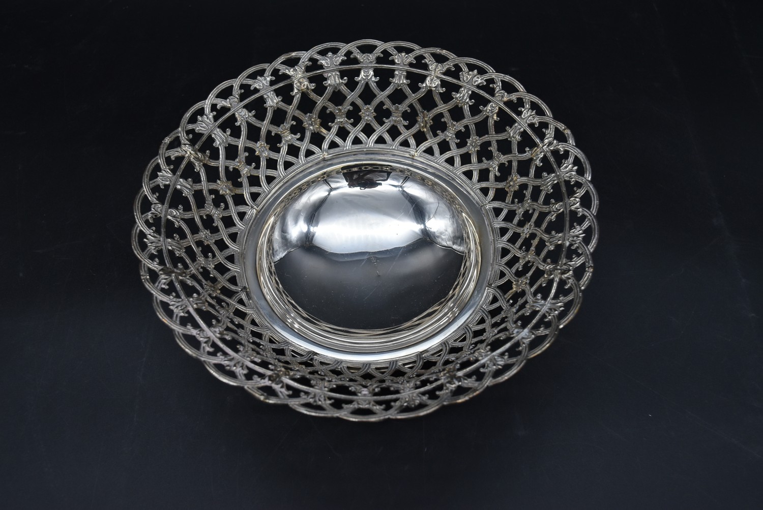 A pierced and engraved floral design Italian silver pedestal bowl with round foot. Maker UnoAErre, - Image 2 of 4