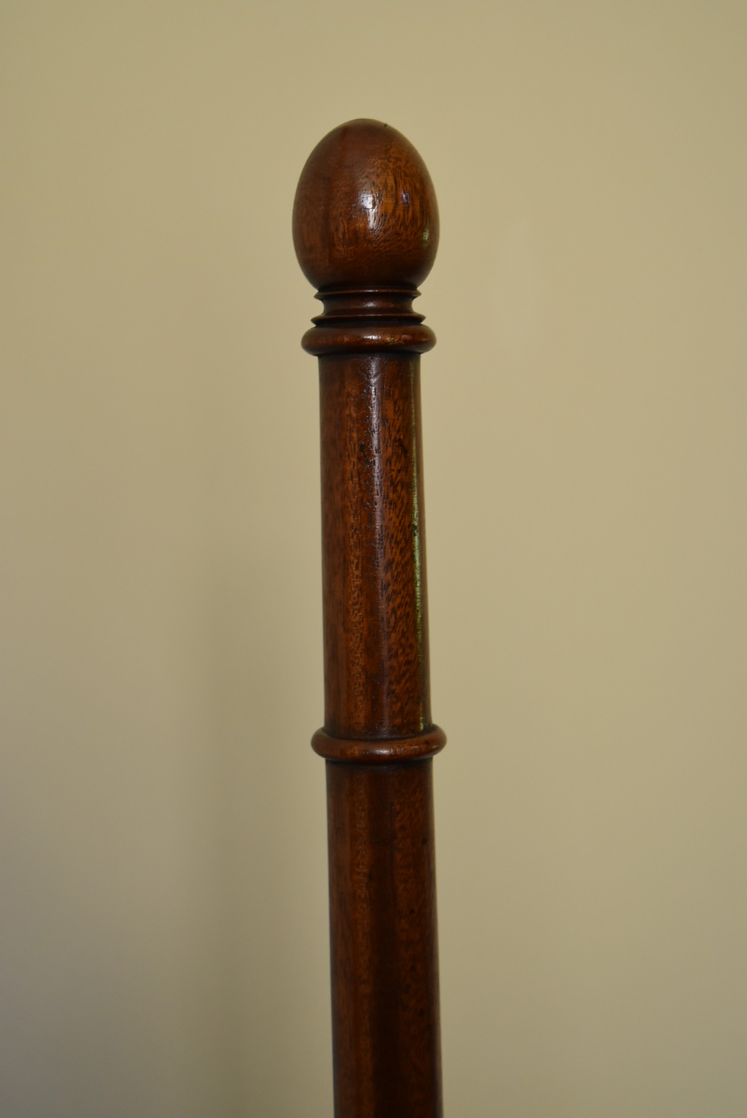 A set of Georgian style mahogany library steps with four half spiral treads and turned support. H. - Image 4 of 4