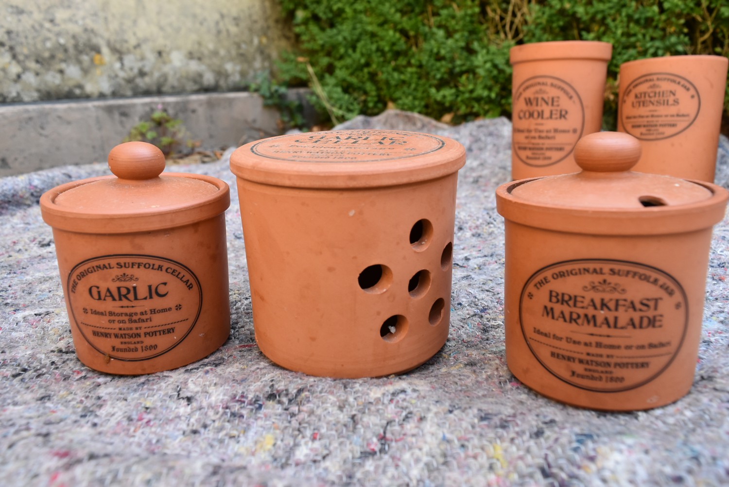 An extensive set of lidded terracotta kitchen jars, The Original Suffolk Canister by Henry - Image 5 of 8