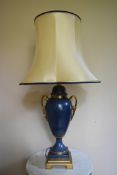 A Classical style painted metal table lamp in the shape of a twin handled lidded urn. H.87 W.23cm
