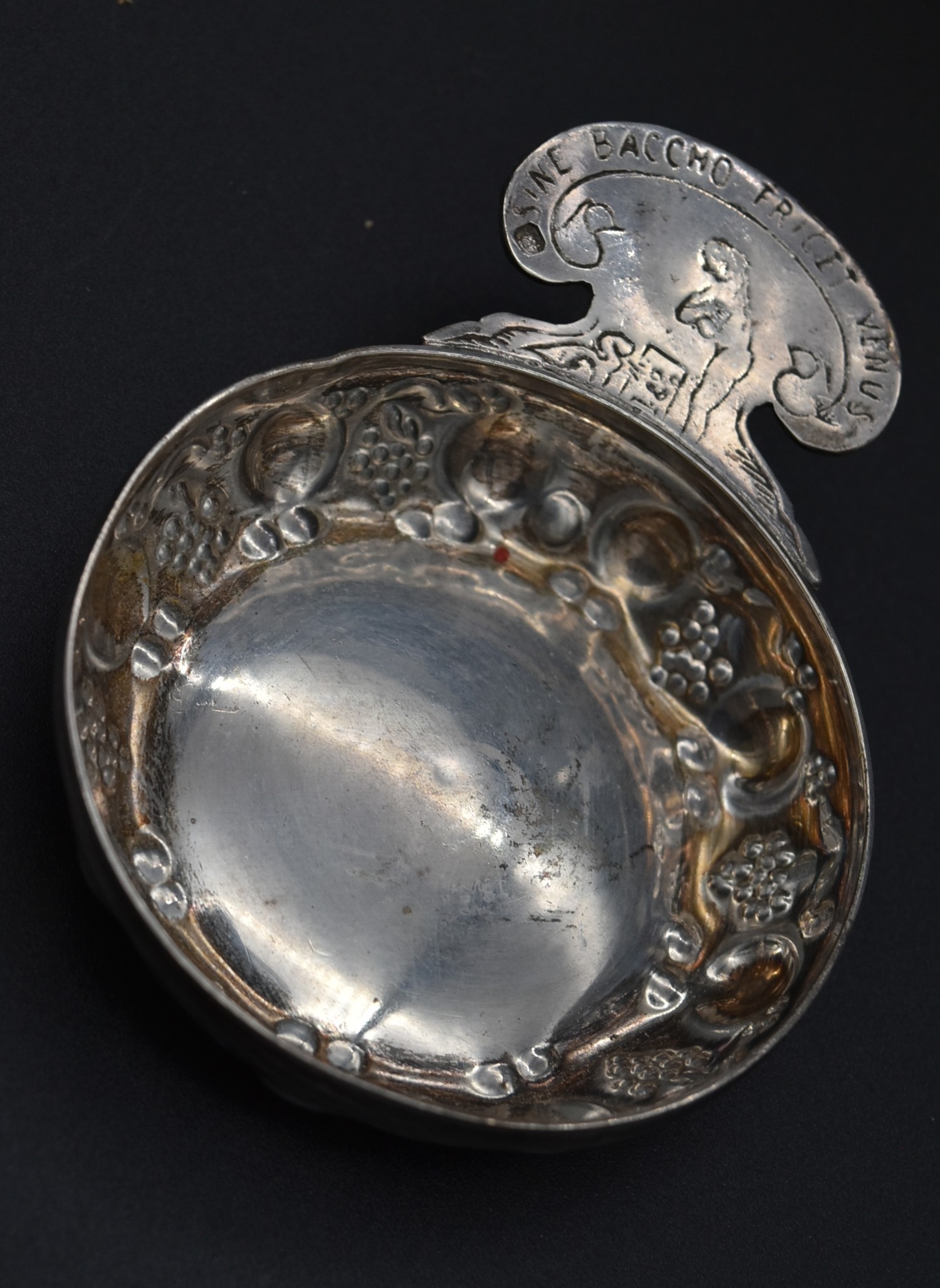 A gilt metal and cut crystal dish, an etched monogrammed dish with Continental silver rim, a twin - Image 4 of 15