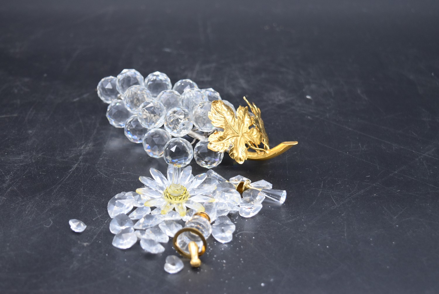 A collection of crystal and sea shells with a collection of Swarovski crystal pieces, including a - Image 5 of 8