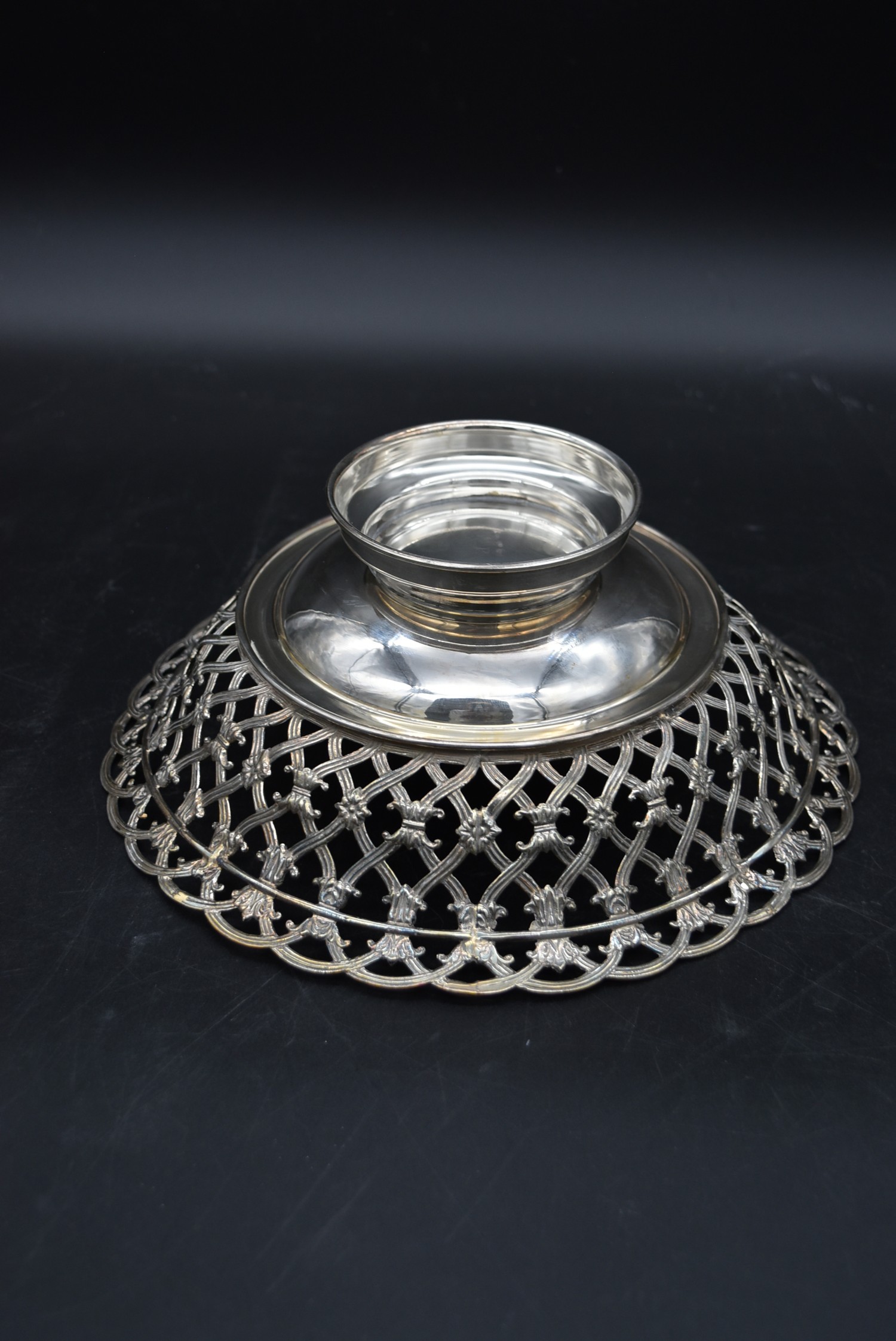 A pierced and engraved floral design Italian silver pedestal bowl with round foot. Maker UnoAErre, - Image 4 of 4